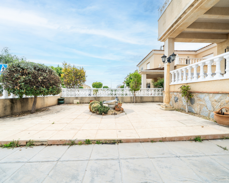 Resale - Halb Freistehend - Urb. La Marina