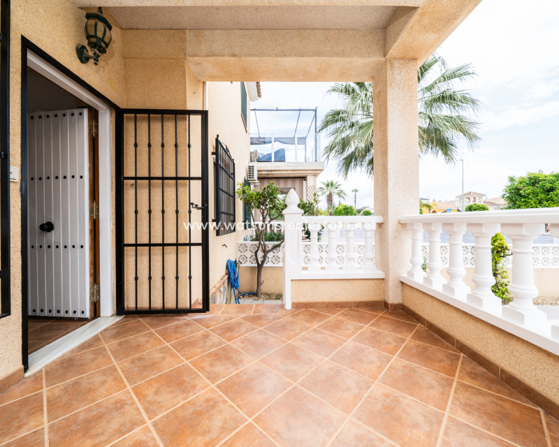 Resale - Halb Freistehend - Urb. La Marina
