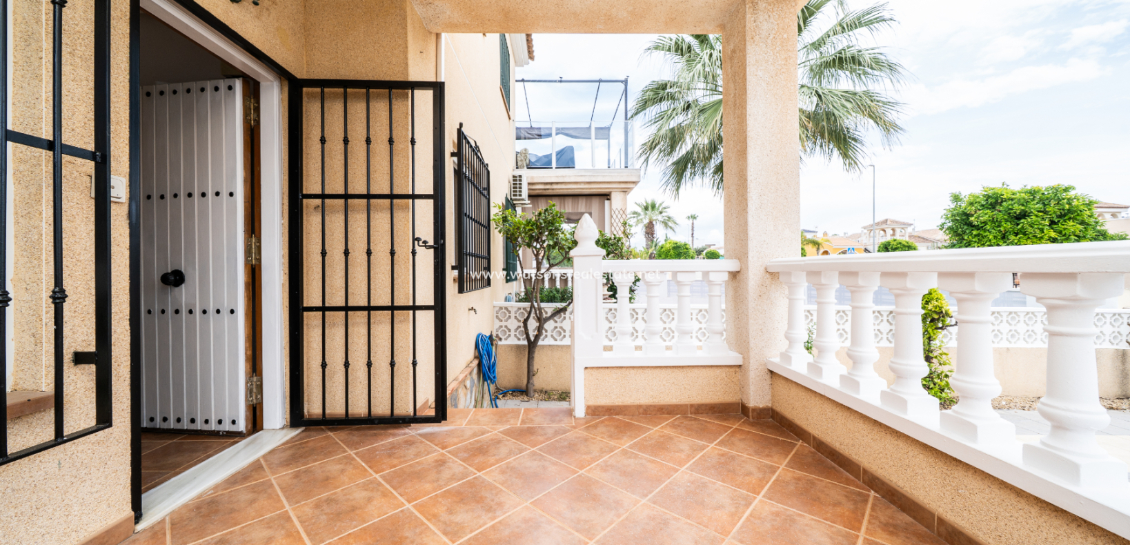 Resale - Halb Freistehend - Urb. La Marina
