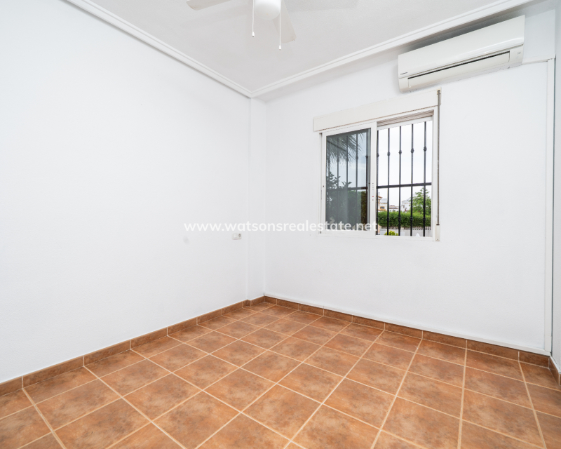 Resale - Halb Freistehend - Urb. La Marina