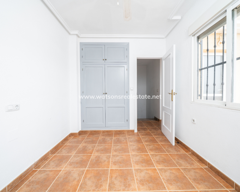 Resale - Halb Freistehend - Urb. La Marina