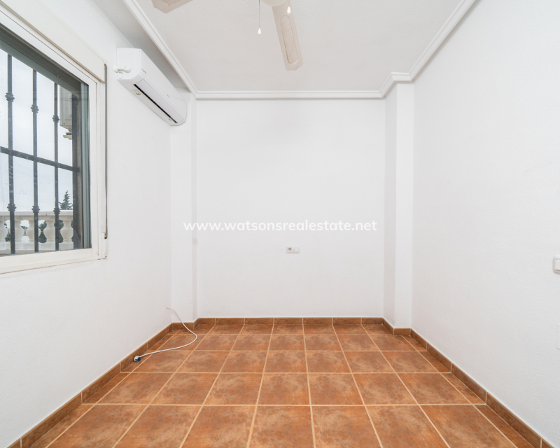 Resale - Halb Freistehend - Urb. La Marina