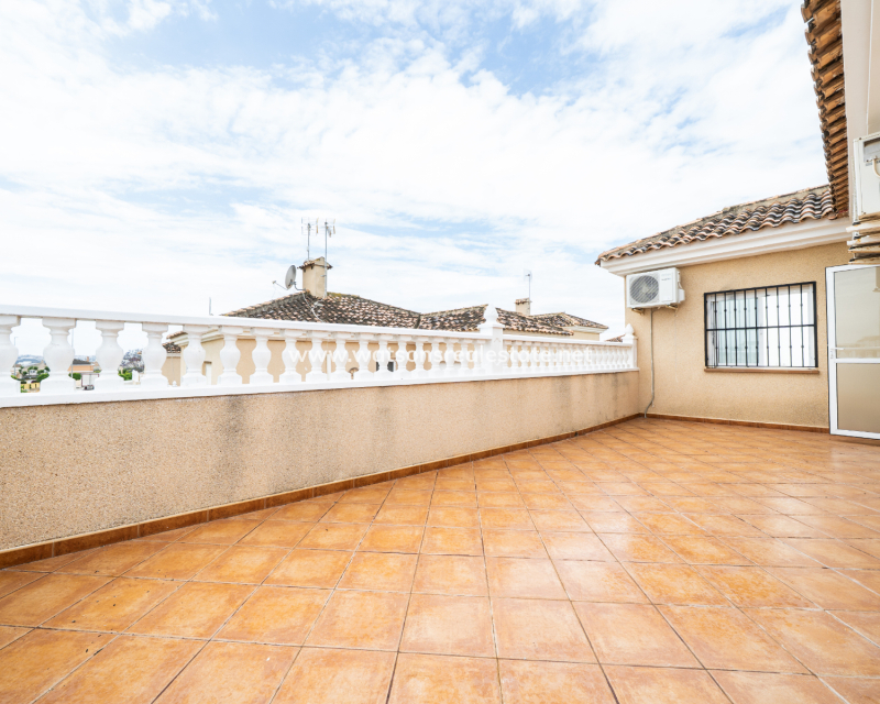 Resale - Halb Freistehend - Urb. La Marina