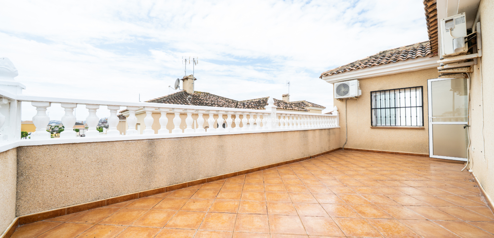 Resale - Halb Freistehend - Urb. La Marina