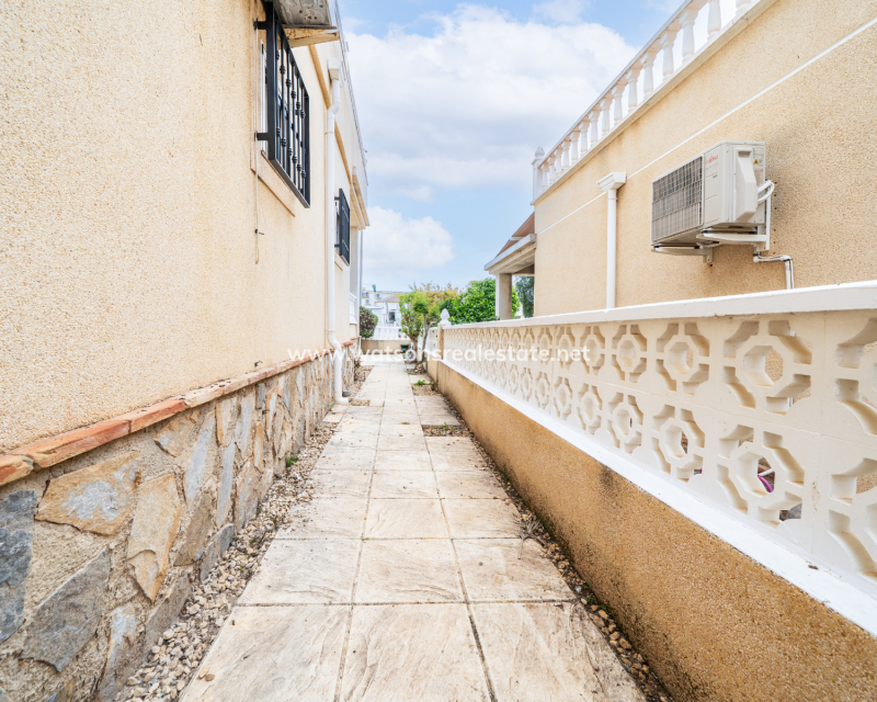 Resale - Halb Freistehend - Urb. La Marina