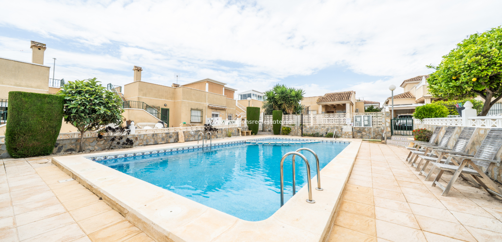 Resale - Halb Freistehend - Urb. La Marina