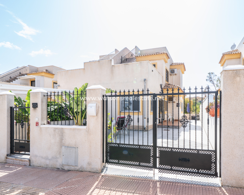 Resale - Halb Freistehend - Urb. La Marina
