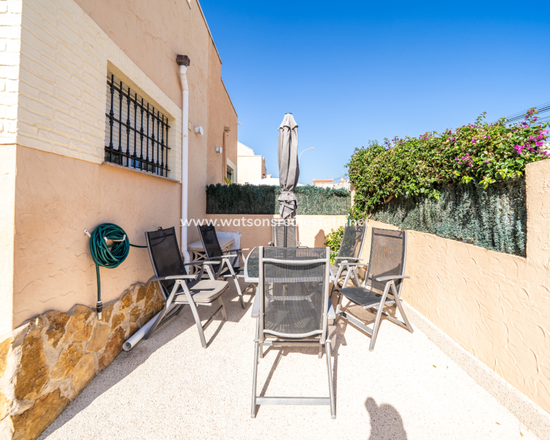 Resale - Halb Freistehend - Urb. La Marina