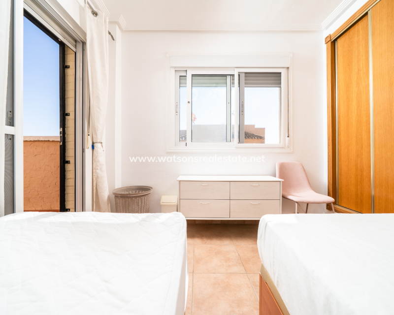 Resale - Halb Freistehend - Urb. La Marina