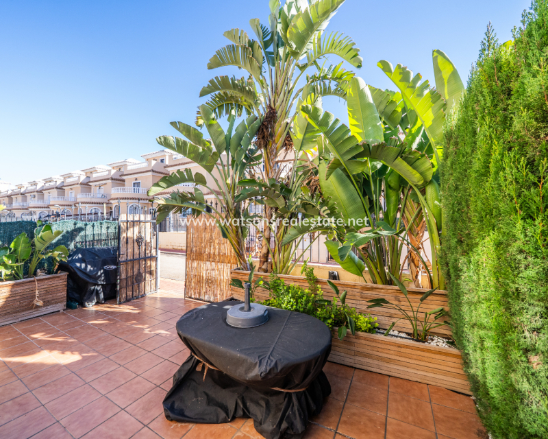 Resale - Halb Freistehend - Urb. La Marina