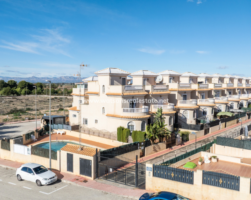 Resale - Halb Freistehend - Urb. La Marina