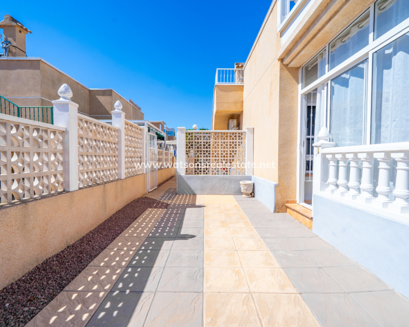 Resale - Halb Freistehend - Urb. La Marina