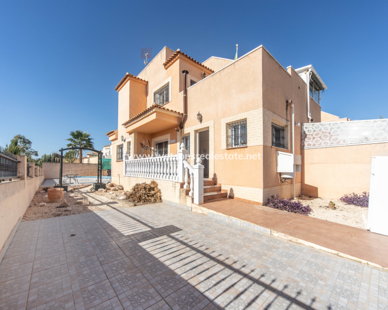 Resale - Parhus - Urb. La Marina