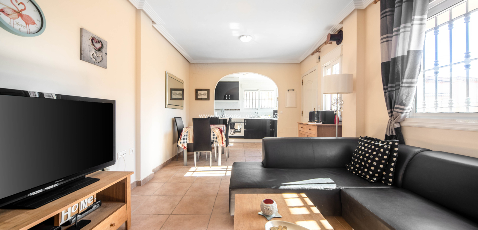Resale - Parhus - Urb. La Marina