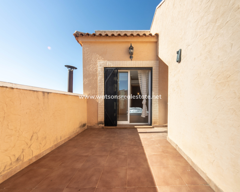 Resale - Parhus - Urb. La Marina