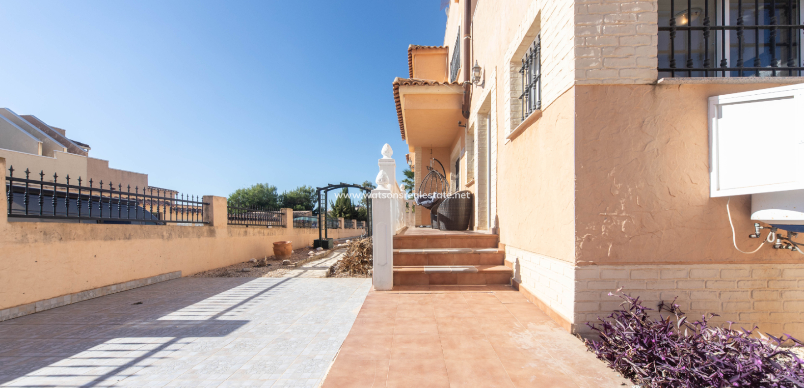 Resale - Parhus - Urb. La Marina