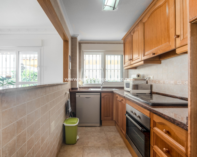 Resale - Parhus - Urb. La Marina
