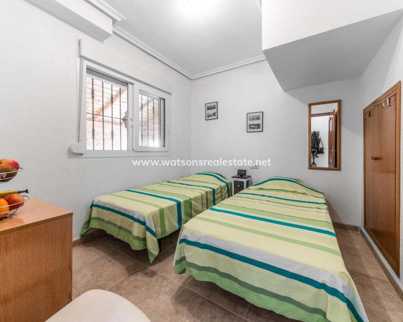 Resale - Parhus - Urb. La Marina