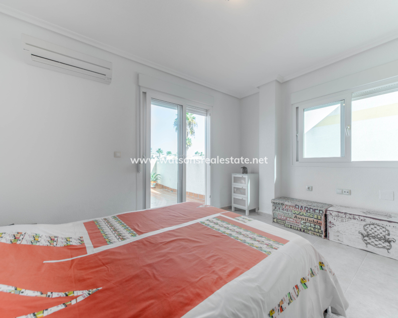 Resale - Parhus - Urb. La Marina