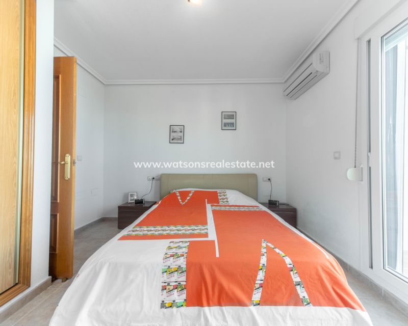 Resale - Parhus - Urb. La Marina