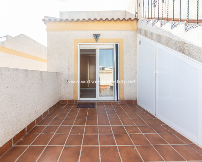 Resale - Parhus - Urb. La Marina