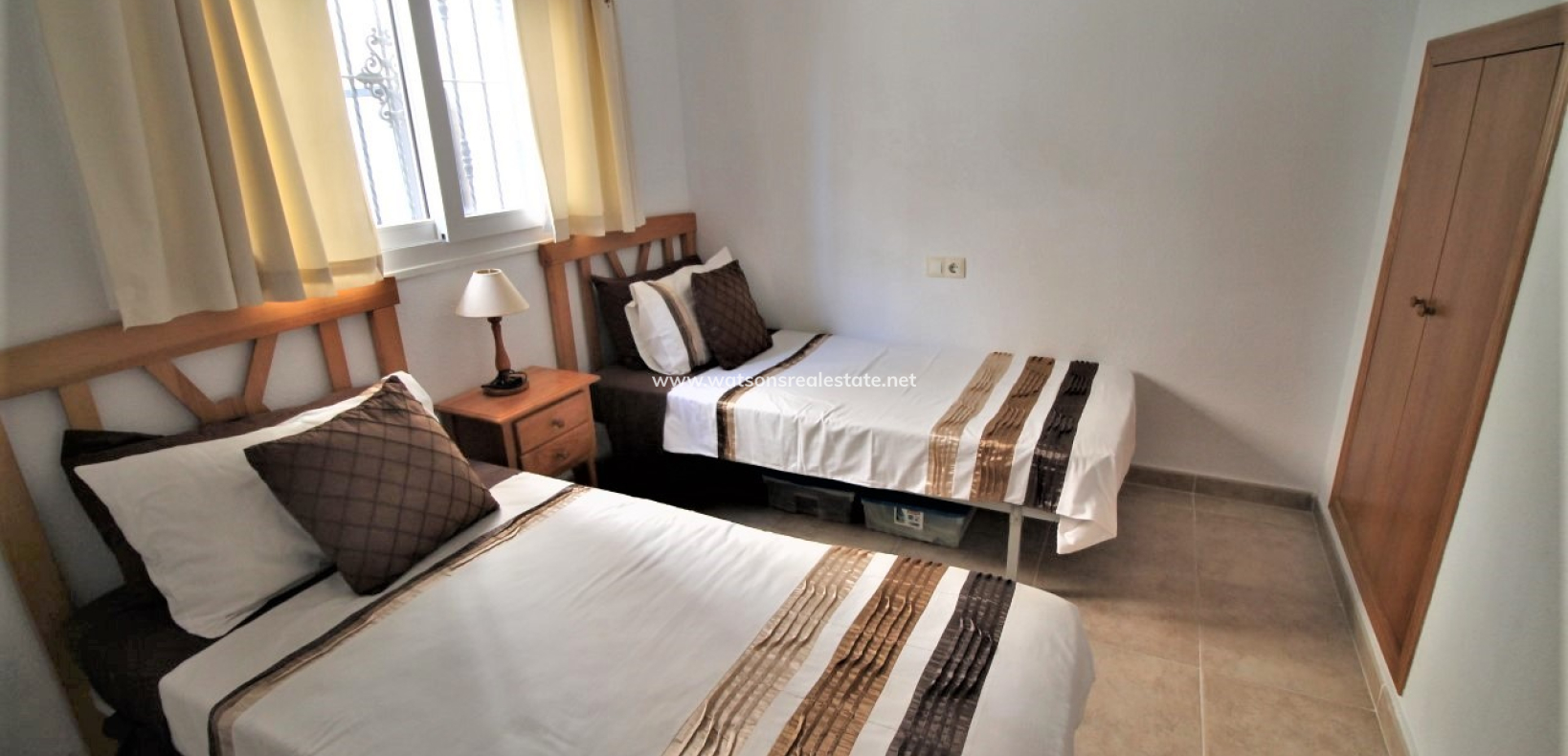 Resale - Parhus - Urb. La Marina
