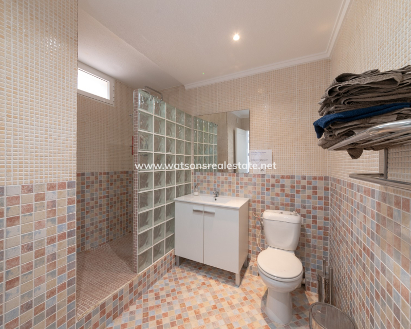Resale - Parhus - Urb. La Marina