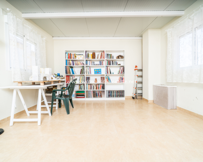 Resale - Parhus - Urb. La Marina