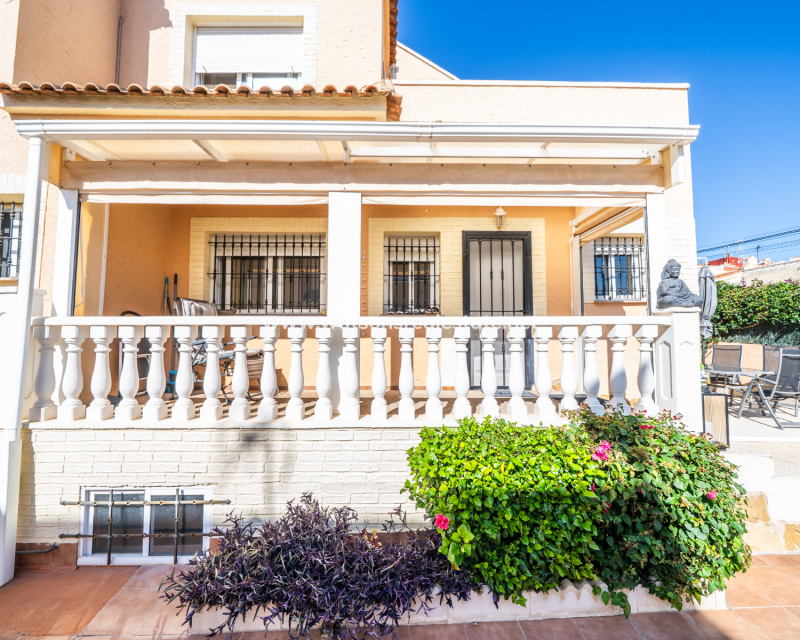 Resale - Parhus - Urb. La Marina