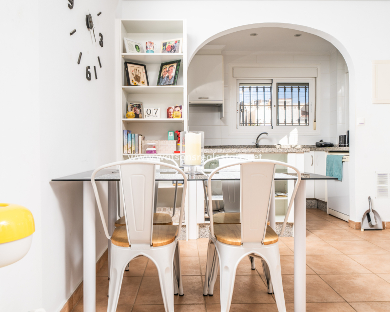 Resale - Parhus - Urb. La Marina