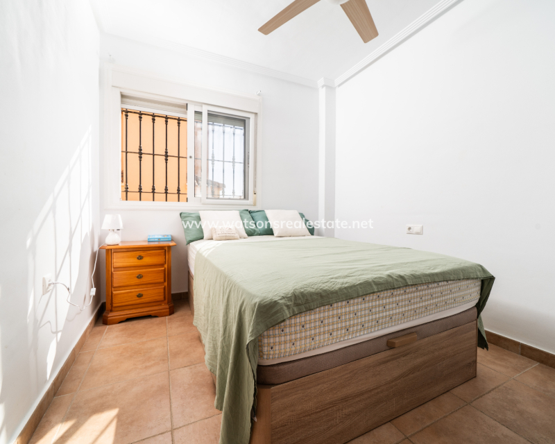 Resale - Parhus - Urb. La Marina