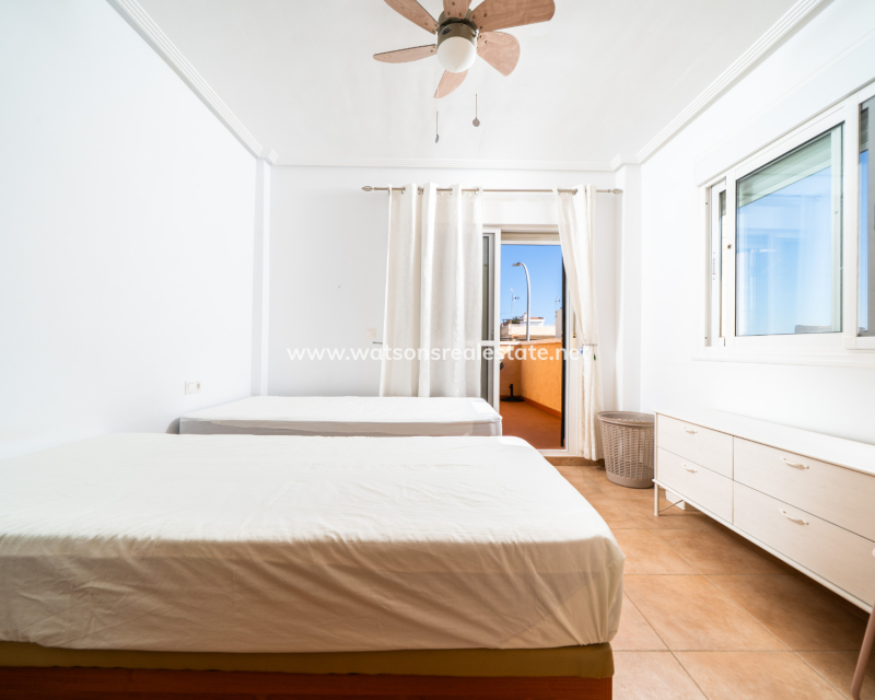 Resale - Parhus - Urb. La Marina