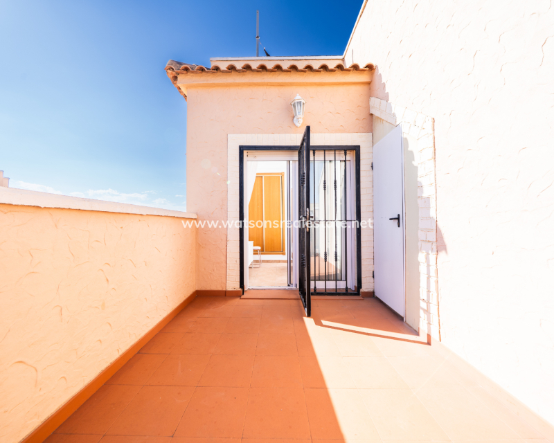 Resale - Parhus - Urb. La Marina