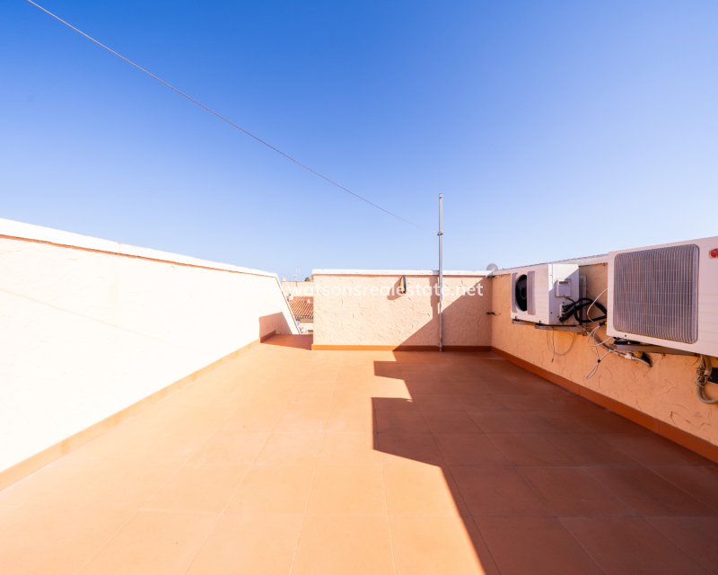 Resale - Parhus - Urb. La Marina