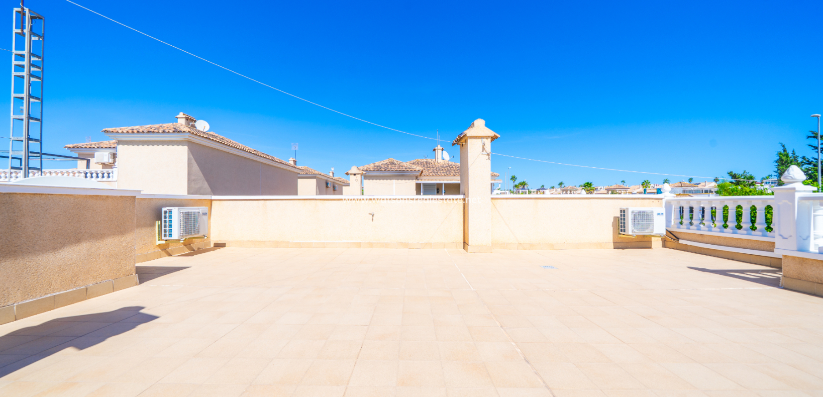 Resale - Parhus - Urb. La Marina