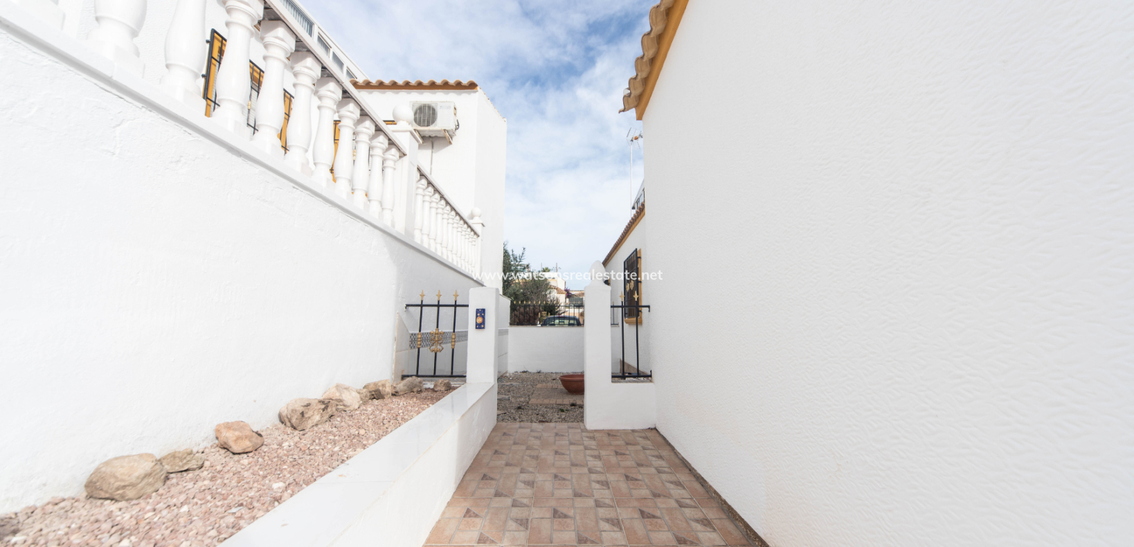 Resale - Quad - Urb. La Marina