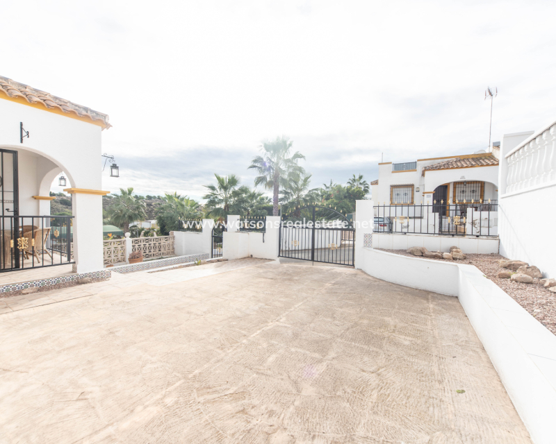 Resale - Quad - Urb. La Marina