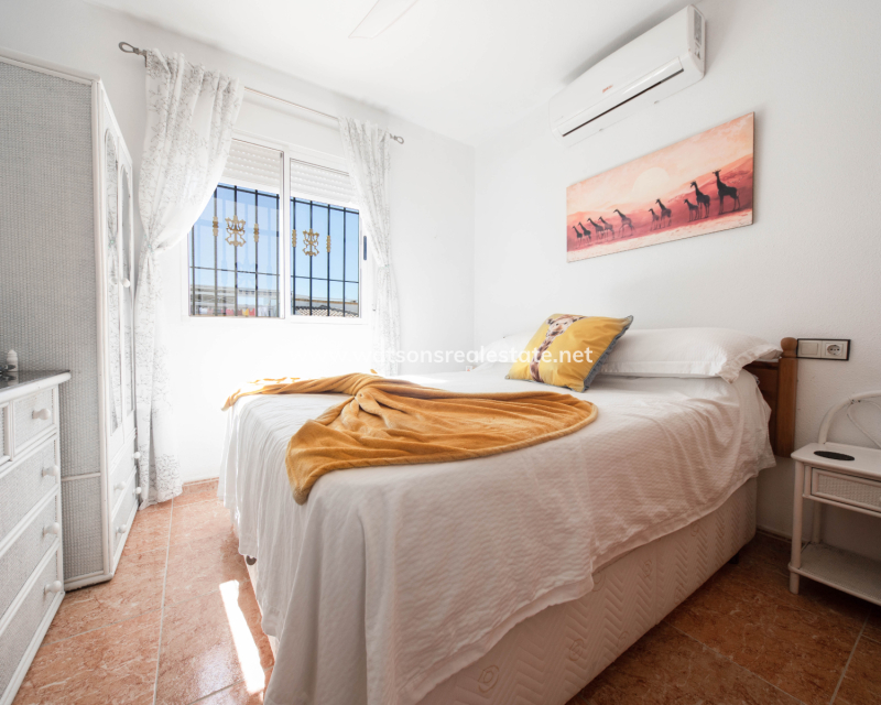 Resale - Quad - Urb. La Marina