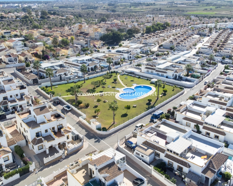 Resale - Quad - Urb. La Marina