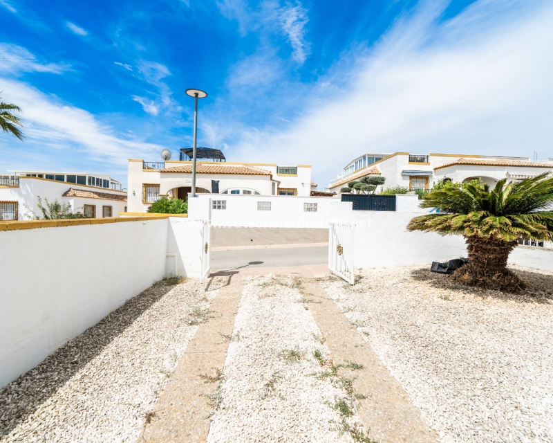 Resale - Quad - Urb. La Marina