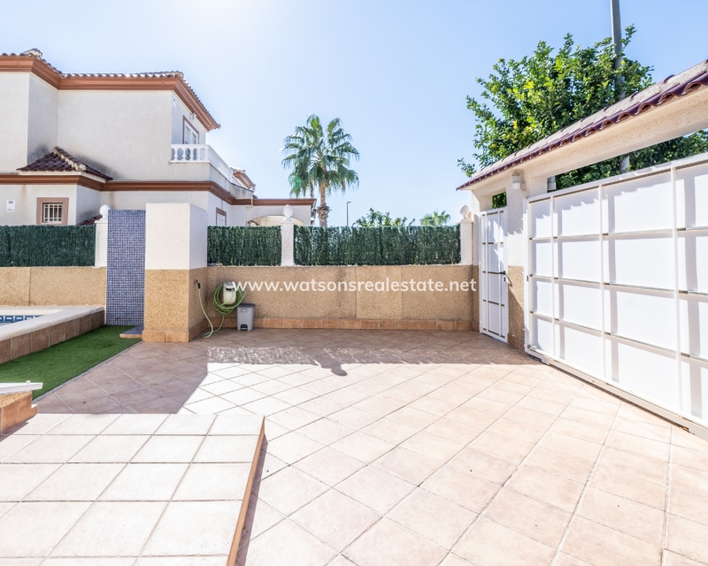 Resale - Quad - Urb. La Marina