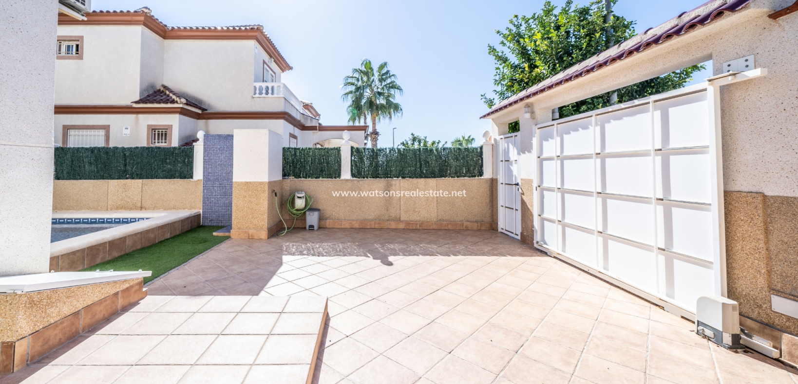 Resale - Quad - Urb. La Marina