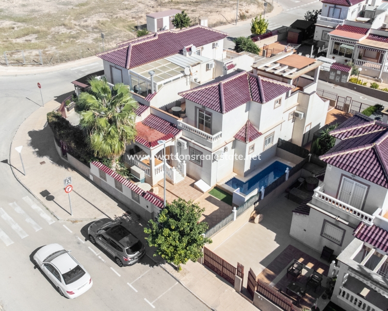 Resale - Quad - Urb. La Marina