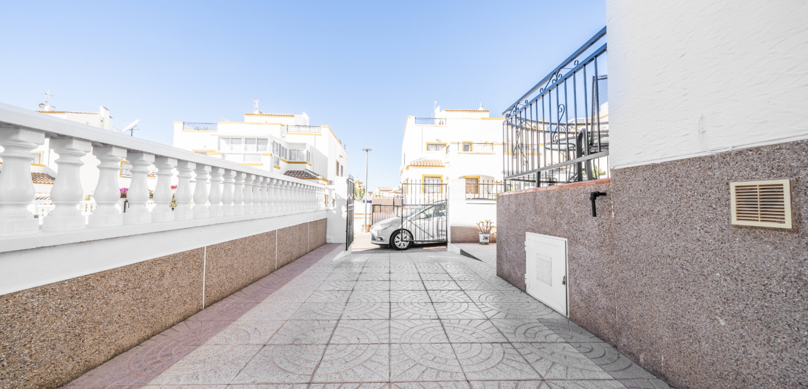 Resale - Quad - Urb. La Marina