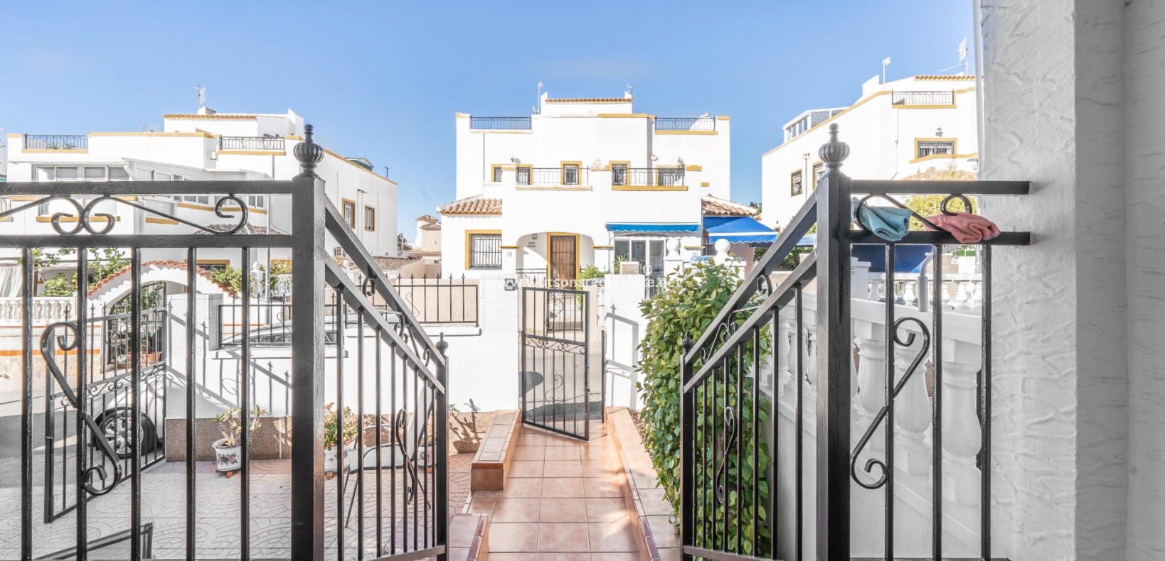 Resale - Quad - Urb. La Marina