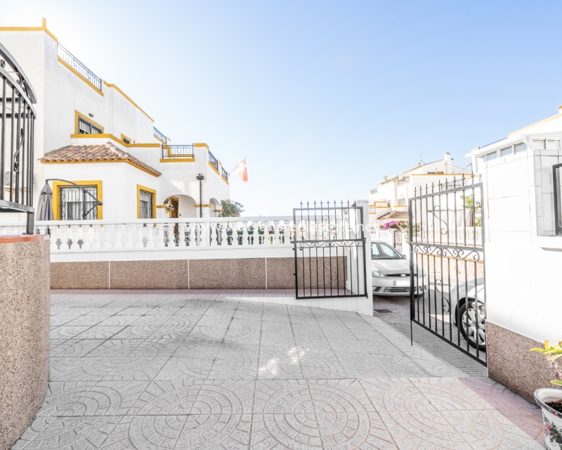 Resale - Quad - Urb. La Marina