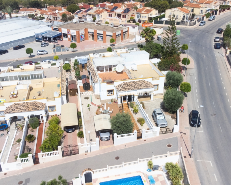 Resale - Quad - Urb. La Marina