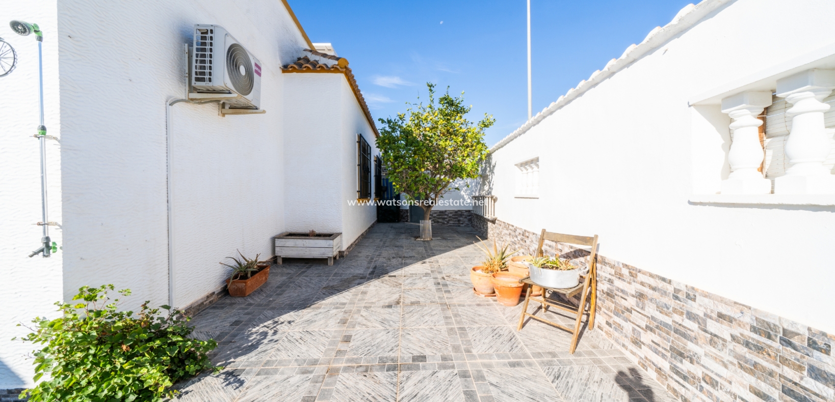 Resale - Quad - Urb. La Marina