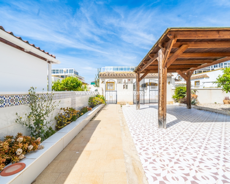 Resale - Quad - Urb. La Marina