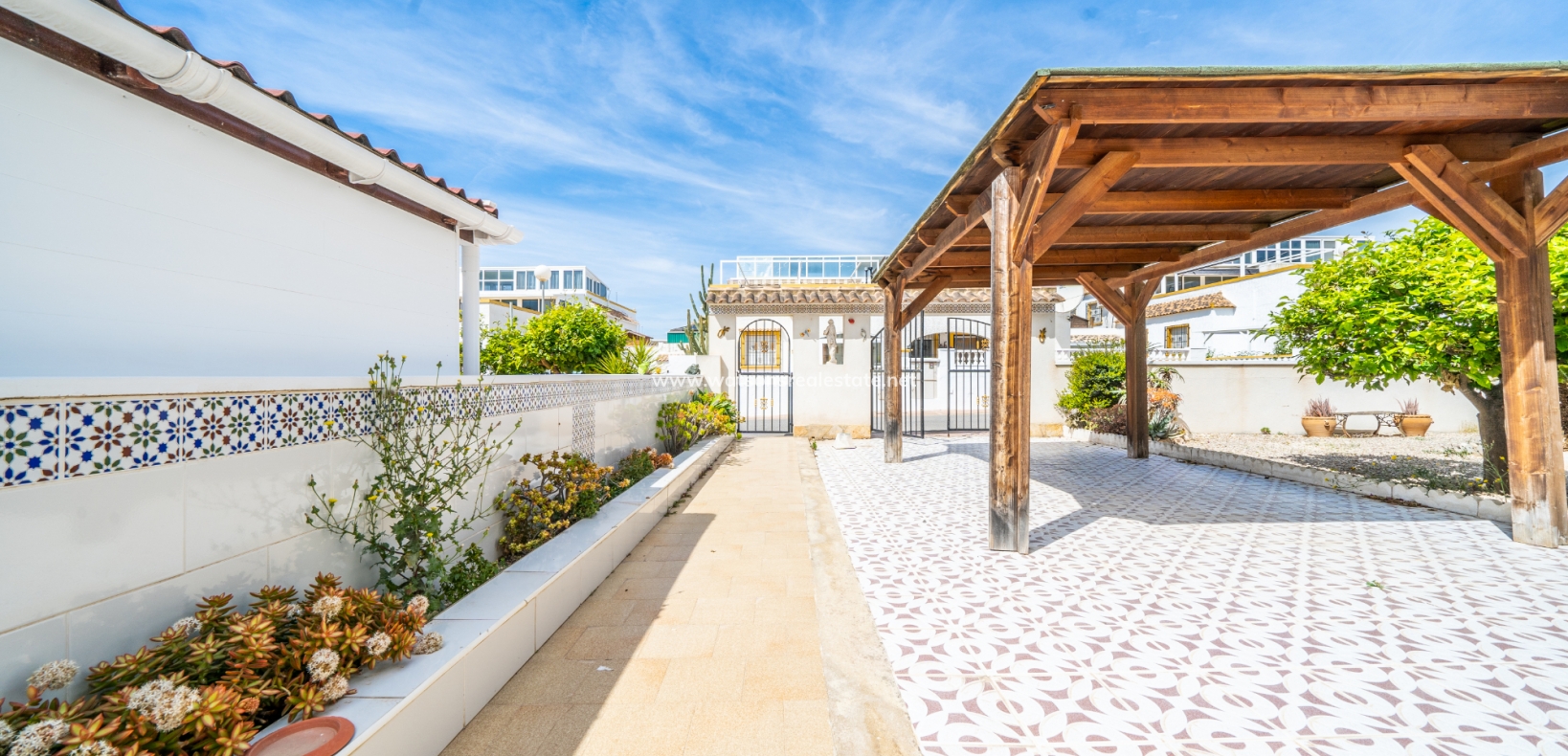 Resale - Quad - Urb. La Marina